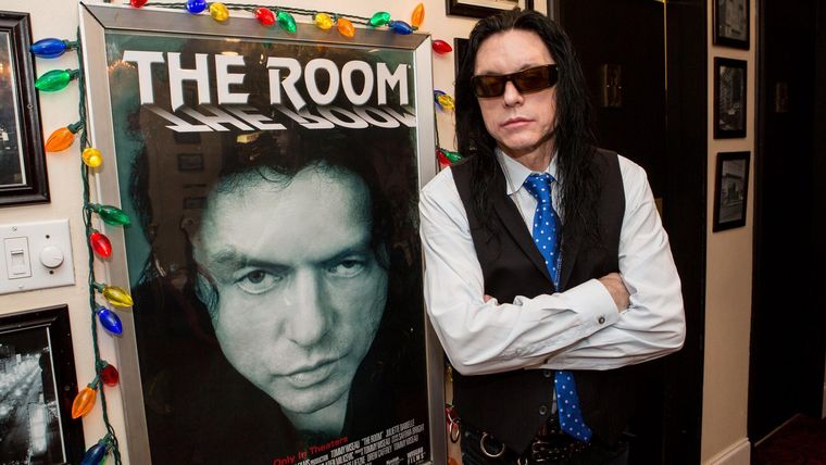 Tommy Wiseau escribió, dirigió y protagonizó "The Room", que todavía se proyecta regularmente.