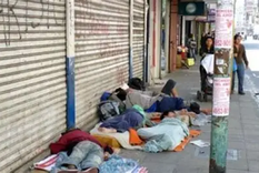 La pobreza en la calle es aquello de lo imposible que una ciudad necesita no ver para no verse a sí misma.