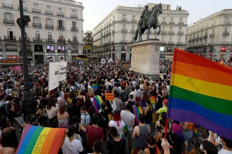 Foto: GETTY IMAGES. En Madrid se han concentrado varias de las movilizaciones para protestar contra los ataques de la comunidad LGTBIQ+.