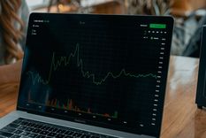 azimut holding hace un medio ano record