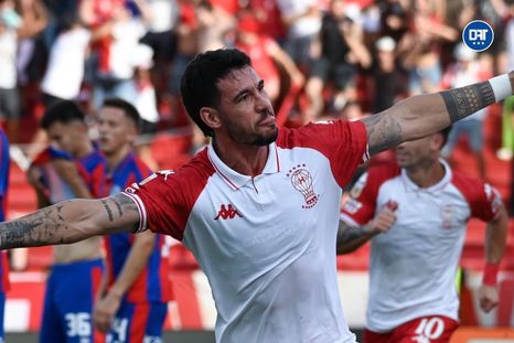 La bronca de Fabio Pereyra con el árbitro Echavarría pese a la clasificación de Huracán. La bronca de Fabio Pereyra con el árbitro Echavarría pese a la clasificación de Huracán.