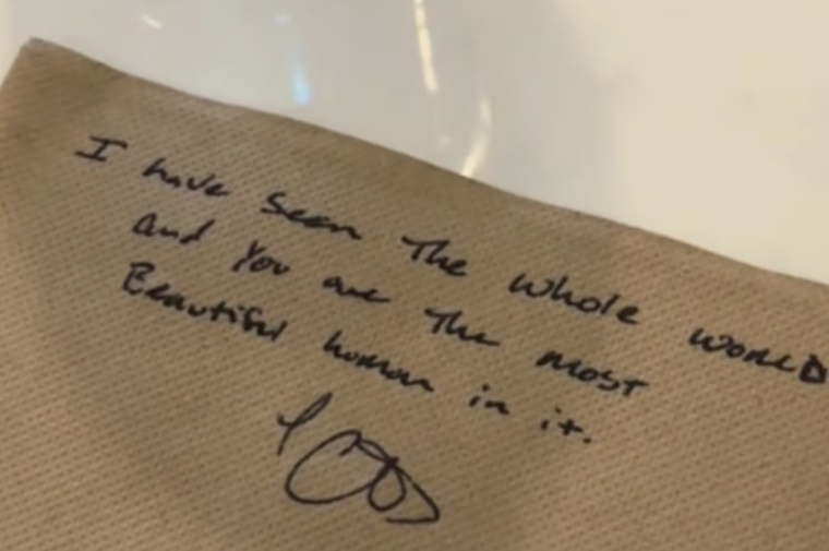 Una famosa influencer de Tik Tok recibió una nota anónima de un piloto de avión. Foto: Archivo