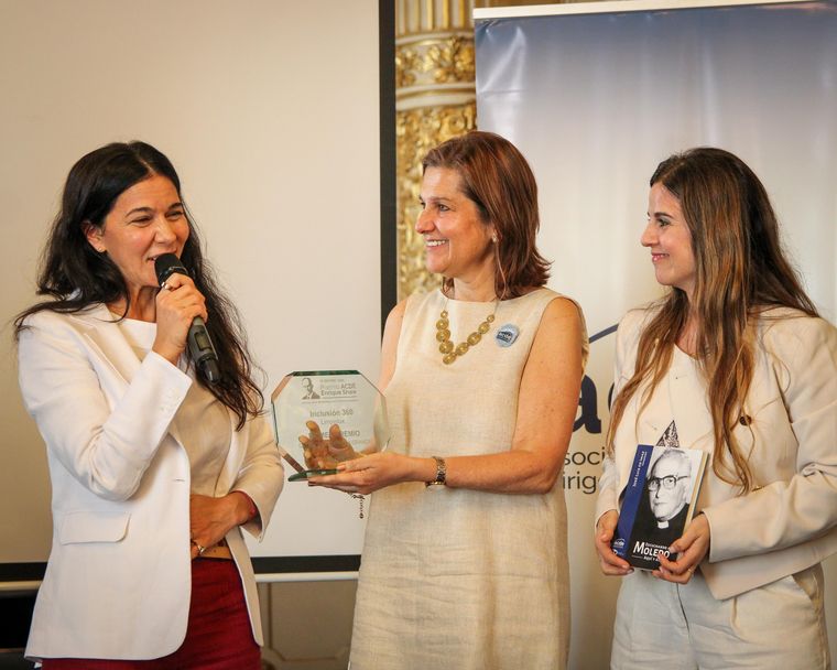 Este reconocimiento, busca incentivar a empresas que ponen en práctica los valores cristianos orientados al bien común. Este reconocimiento, busca incentivar a empresas que ponen en práctica los valores cristianos orientados al bien común.