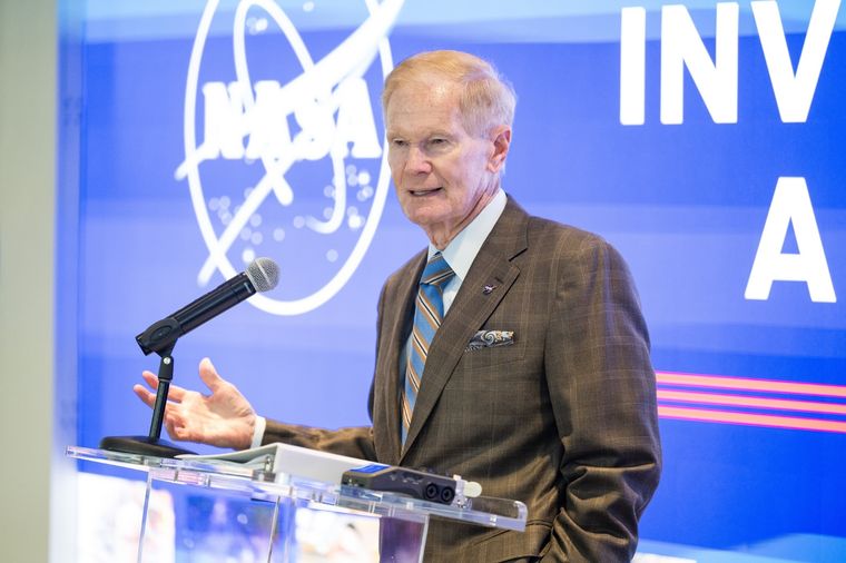 Bill Nelson visitó el CETT Foto: Shutterstock