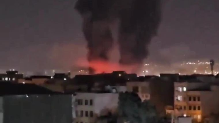Nuevos bombardeos aéreos de Israel en Teherán, Irán.
