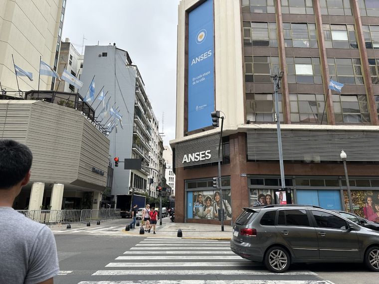 Quiénes pueden acceder en junio a la Asignación de Pago Único Foto: Victoria Urruspuru / MDZ