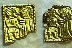 arqueología Noruega placas de oro Un par de las placas de oro encontradas en Noruega. Foto: Kulturhistorisk museum / Universitetet i Oslo