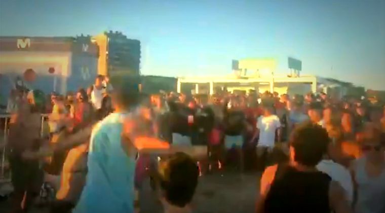 Vergüenza En la tarde de este martes se registraron peleas entre grupos de muchachos en Pinamar.