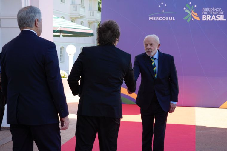 El saludo distante entre Javier Milei y Lula dejó expuestas las tensiones diplomáticas acumuladas en los últimos meses.