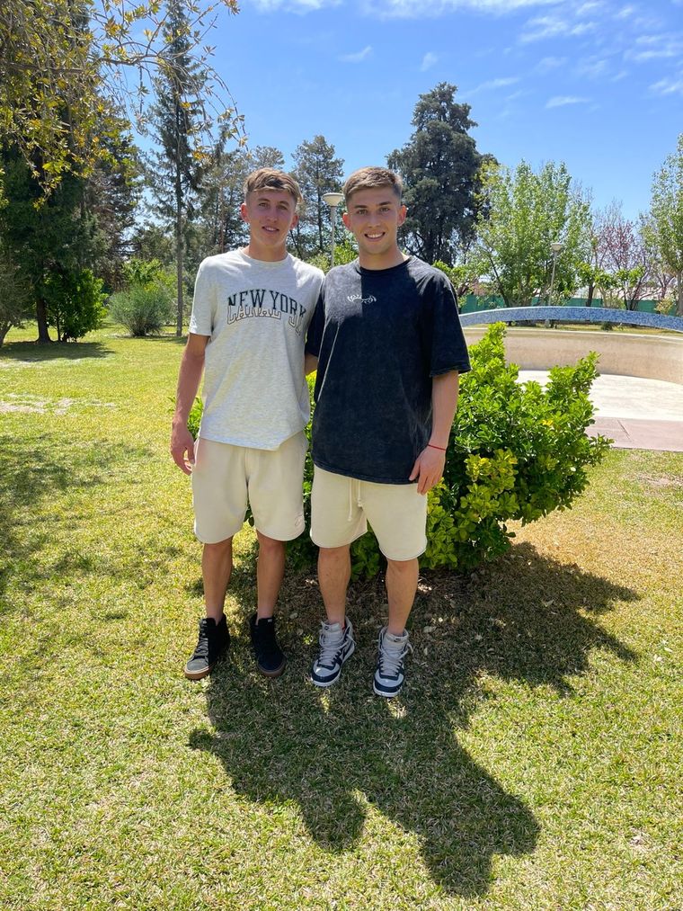 Santi y Tiago, hermanos de sangre.