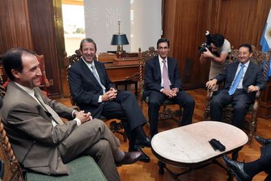 MDZol | Los ex gobernadores, distendidos. Foto: Prensa Gobierno