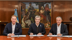 Diego Santilli y Luis Caputo junto a Rolando Figueroa. Diego Santilli y Luis Caputo junto a Rolando Figueroa.