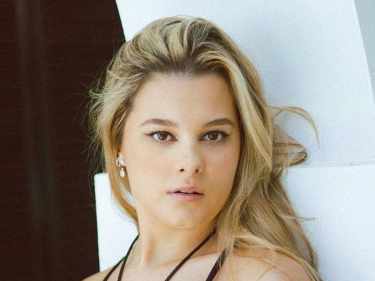 Manuela Sanz deslumbró con un arriesgado look.