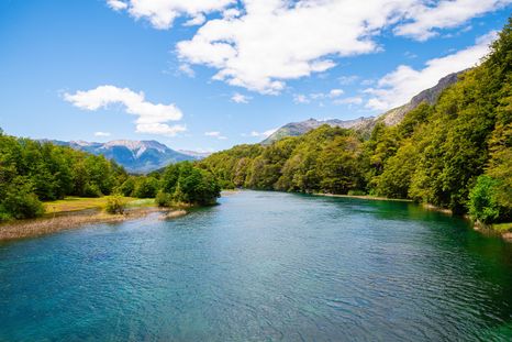 Bariloche fue uno de los cinco destinos globales elegidos por la comunidad viajera de Booking.com para actividades en lagos. Bariloche fue uno de los cinco destinos globales elegidos por la comunidad viajera de Booking.com para actividades en lagos.