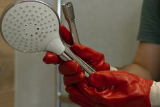 Haz una limpieza profunda de la regadera con este ingrediente.&nbsp;