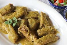 En México, la receta de salsa verde varía según la región algunos añaden aguacate, otros hierbas frescas y otros un toque de semillas de calabaza.