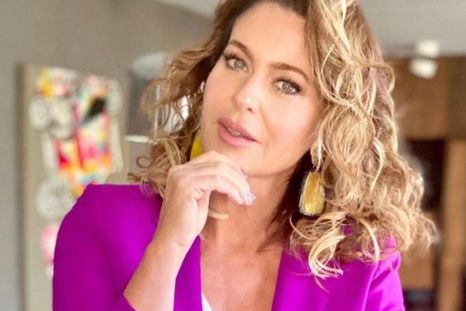 Karina Mazzocco nos afirma que esta es la combinación más favorable para las mujeres +50: vestido largo y botas largas Foto: Exitoína