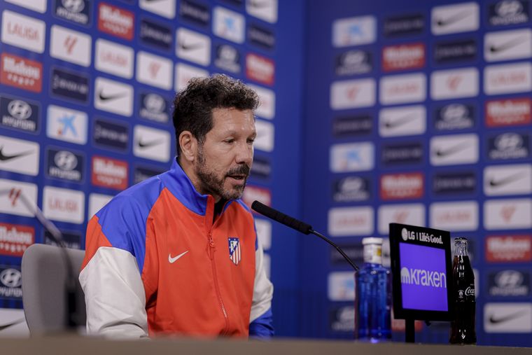 El divertido cruce entre Simeone y un periodista en plena conferencia de prensa. Foto: @Atleti