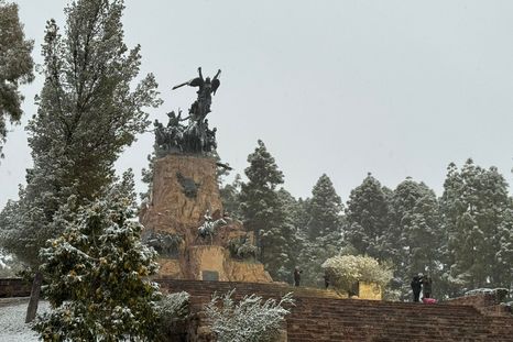 Mendoza atravesará un fin de semana largo con lluvias, nevadas y temperaturas máximas que rondarán los 14°. Mendoza atravesará un fin de semana largo con lluvias, nevadas y temperaturas máximas que rondarán los 14°.