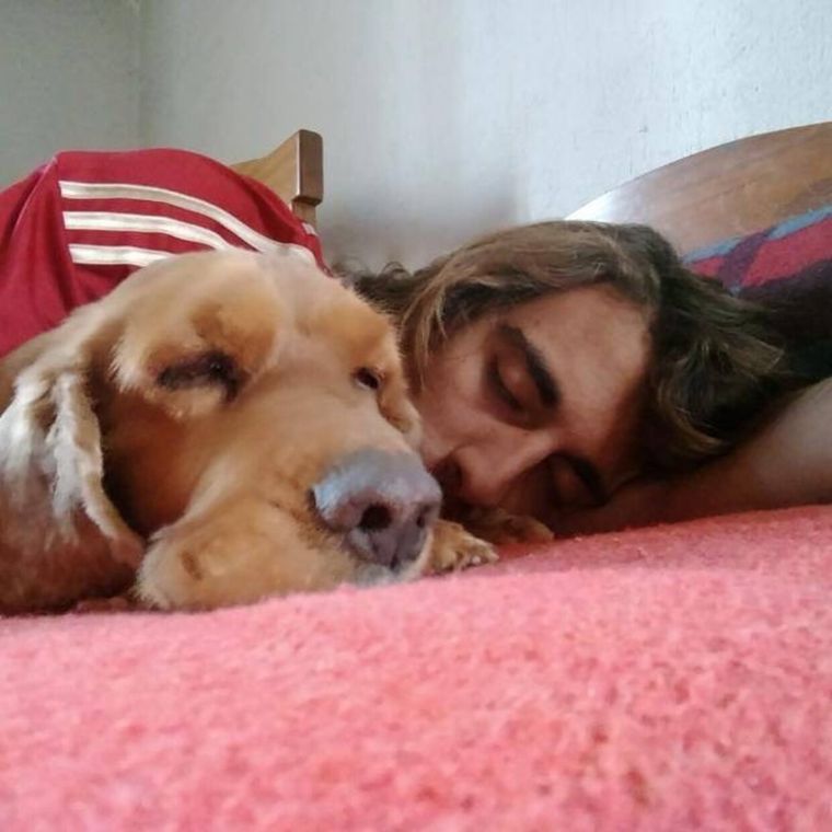 Franco junto a su perro