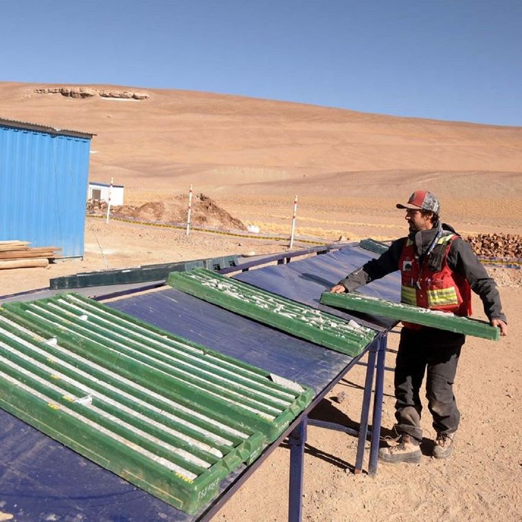 El trabajo continuo permite recabar mayores datos sobre el metálico. Foto: Foto gentileza.