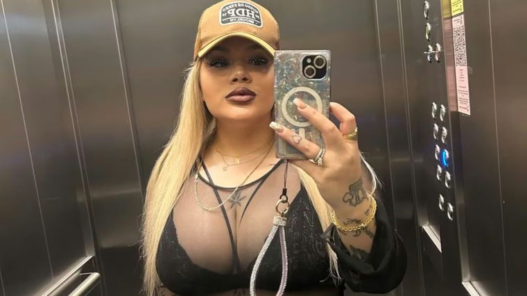 La famosa influencer permanecerá detenida.