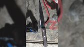El cuchillo de cocina con sangre, la prueba que complica a la mujer detenida por el asesinato de su marido. El cuchillo de cocina con sangre, la prueba que complica a la mujer detenida por el asesinato de su marido.