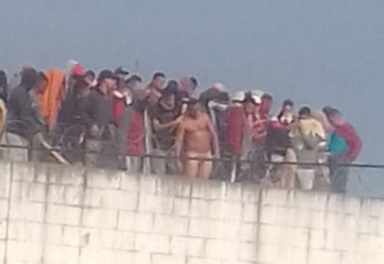 Presos Los detenidos se subieron a los techos. Hubo corridas y enfrentamientos.