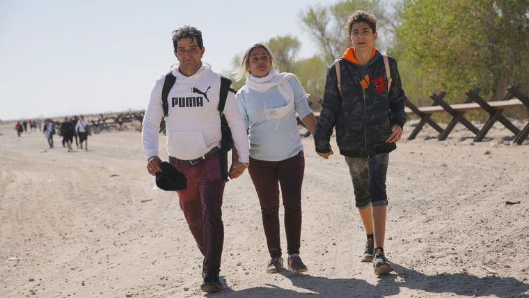 Expertos advierten que la medida podría desencadenar una nueva ola migratoria de venezolanos hacia países de América Latina y a Estados Unidos.