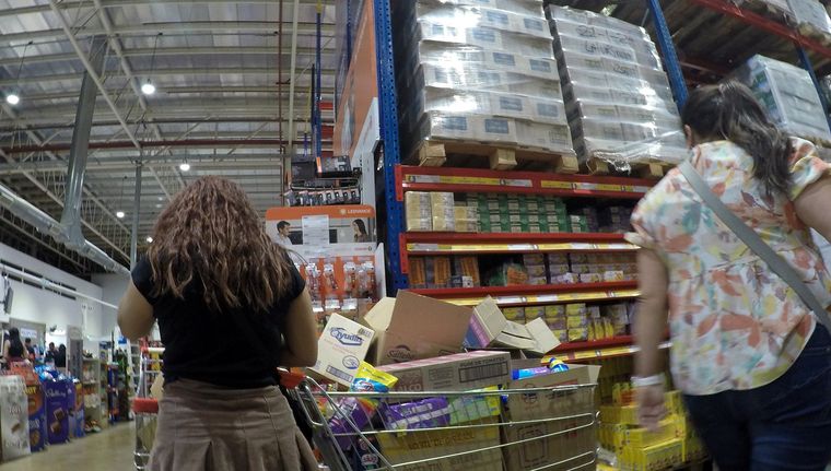 Los supermercados de Mendoza y el movimiento en un día marcado por la incertidumbre Foto: ALF PONCE MERCADO / MDZ
