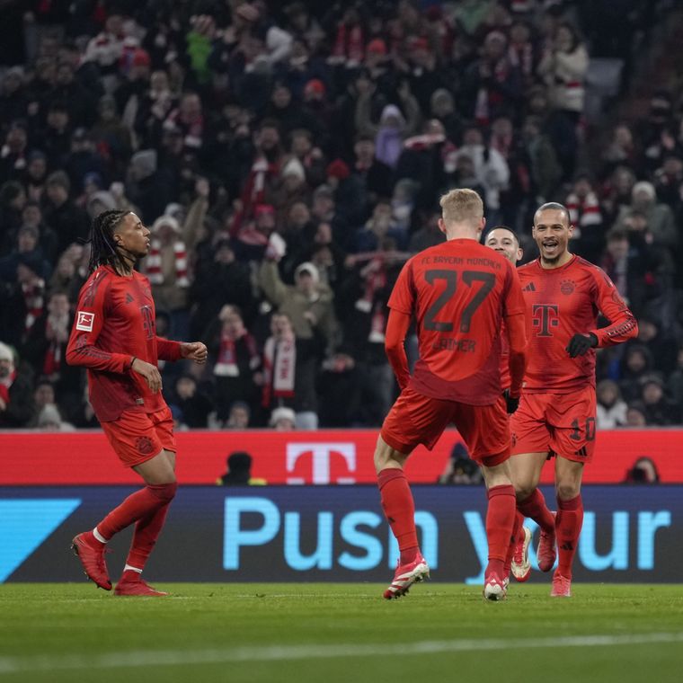 La roja del Bayern Múnich, una camiseta con historia que no se vio en el prestigioso certamen europeo. Foto: @FCBayern