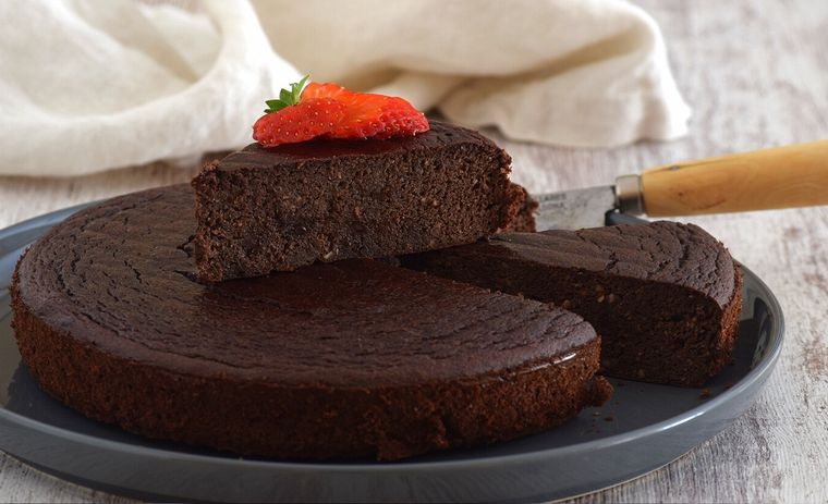 Torta exprés de banana, avena y chocolate que se hace en sartén. Foto: Directo al paladar