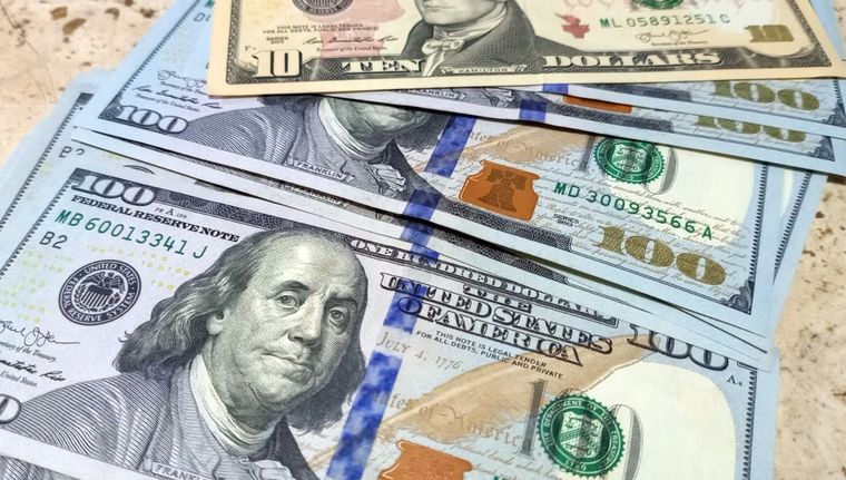 Argentina tendría los dólares asegurados en 2025 Foto: ALF PONCE MERCADO / MDZ