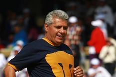 luis flores, el historico goleador de pumas que lucha por su vida