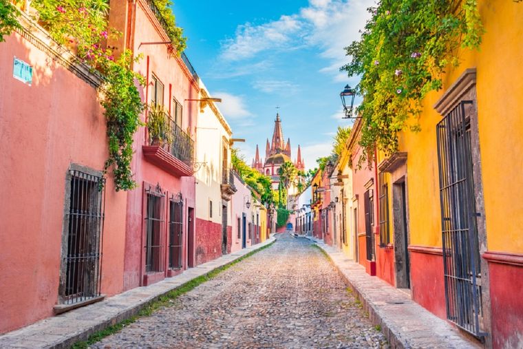 San Miguel de Allende, México, es una de las ciudades pequeñas más lindas del mundo para visitar Foto: shutterstock