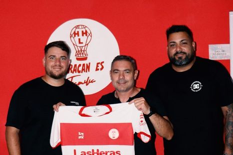 Así es la camiseta de Huracán Las Heras. Así es la camiseta de Huracán Las Heras.