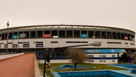 Racing informó que cambiará el personal que se encarga de preservar el campo de juego del Cilindro de Avellaneda. Racing informó que cambiará el personal que se encarga de preservar el campo de juego del Cilindro de Avellaneda.