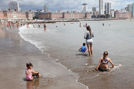 Mar del Plata es uno de los destinos preferidos de los argentinos. Mar del Plata es uno de los destinos preferidos de los argentinos.