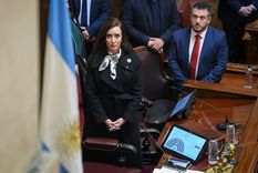El Senado sesiona en medio de la polémica y el caos. El Senado sesiona en medio de la polémica y el caos.
