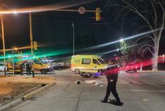 Personal de emergencias trabajó en el lugar tras el choque.