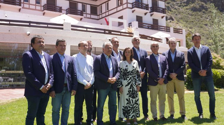 Autoridades provinciales y accionistas de la Reserva Natural Villavicencio. ¡Mirá la galería de fotos al final de la nota!