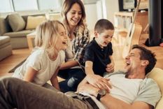 Las conversaciones en familia deben ser abiertas, sin miedo a expresar la verdad, los padres deben escuchar a sus hijos y responder a sus preguntas. Foto: MDZ