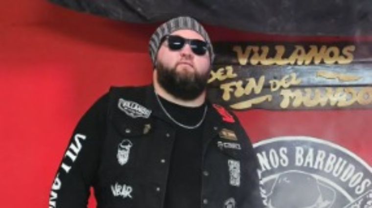 Rodrigo José Ignacio Núñez, fue víctima de un fatal ataque a balazos por un grupo de motochorros. Murió tendido sobre el asfalto tras ser acribillado en el contexto de un robo en el partido de Esteban Echeverría.