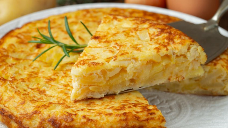 Disfruta con tu familia de esta deliciosa tortilla de papa Foto: Shutterstock