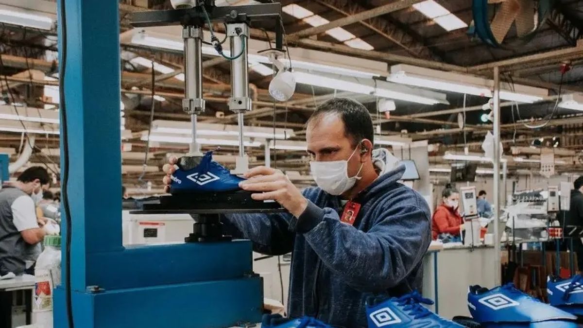 Apertura comercial y atraso cambiario: fabricante de zapatillas Dass cierra su planta en Misiones y se muda a Paraguay
