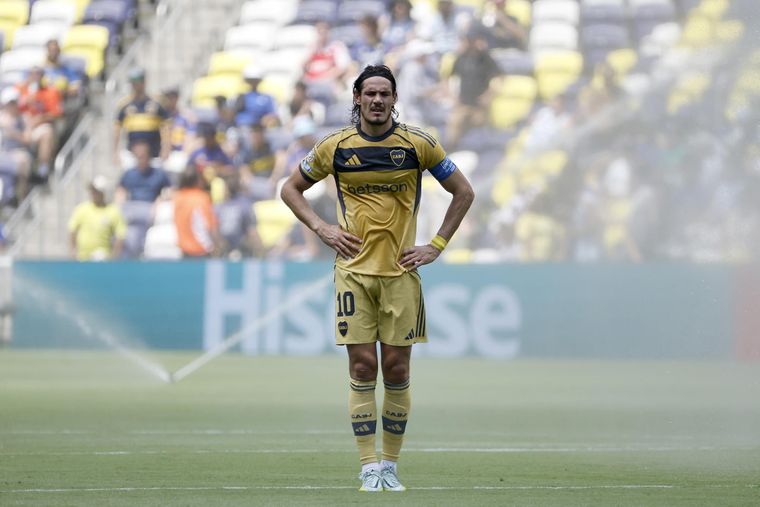 Desde Danubio salieron a aniquilar a Edinson Cavani por la decisión de quedarse en Boca.