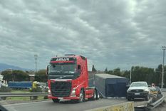 El desprendimiento del acoplado del camión Volvo generó complicaciones y demoras en el tráfico.