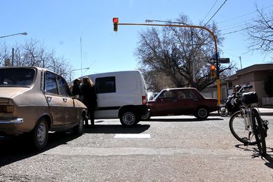 MDZol | Uno de los cuatro choques, en Avenida 9 de Julio y Santa Fe. Foto: Mediamza.com