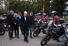 Horacio Rodríguez Larreta y Jorge Macri entregaron hoy motos a la Policía de la Ciudad. Silencio sobre las medidas de Sergio Massa. Horacio Rodríguez Larreta y Jorge Macri entregaron hoy motos a la Policía de la Ciudad. Silencio sobre las medidas de Sergio Massa.