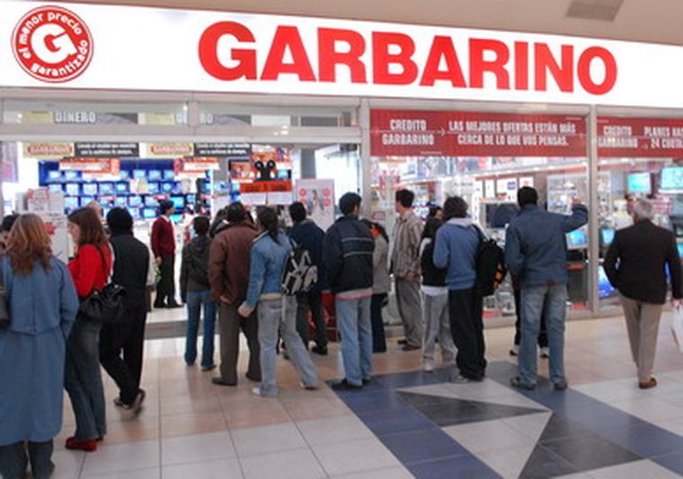 El Portal de Los Andes (Jumbo) organizó las filas para no molestar a los locatarios Foto: Gonzalo Bravo / MDZ